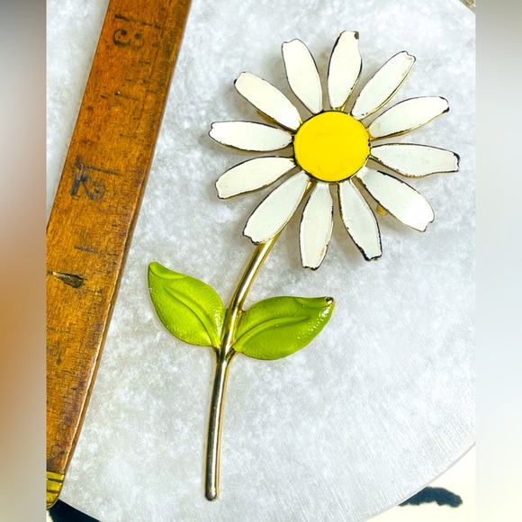 🖤 Vintage 🖤 Daisy Brooch Pin Flower Child Gold Metal Enamel Hippie ✌️Spring 🐝 - Picture 3 of 5